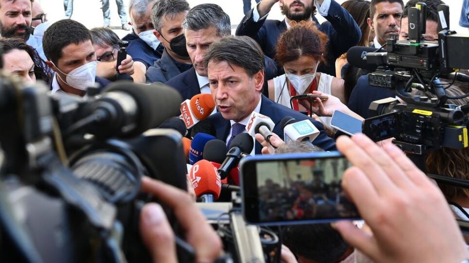 Ιταλία: Ο Κόντε θέλει να φορτώσει την ευθύνη για την κυβερνητική σταθερότητα στον Ντράγκι