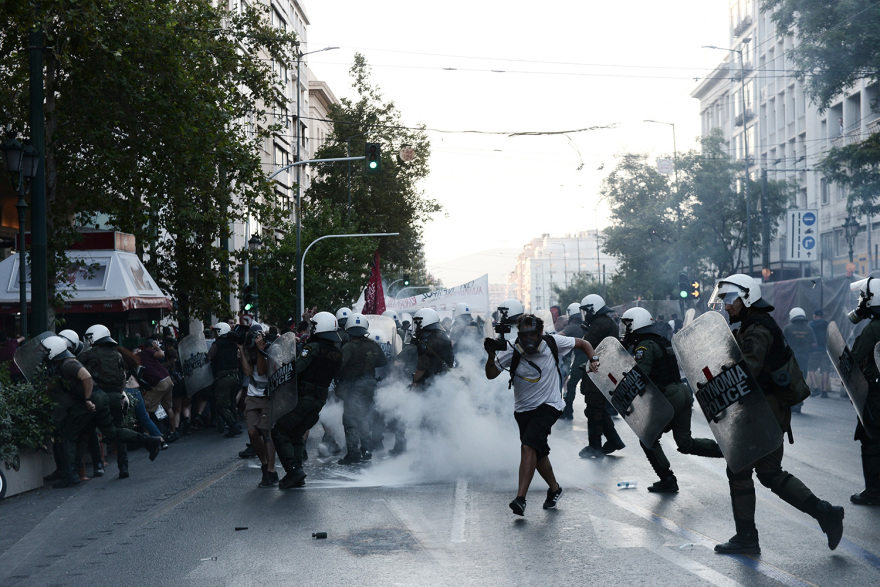 Επεισόδια στο κέντρο της Αθήνας, έκλεισαν δρόμοι