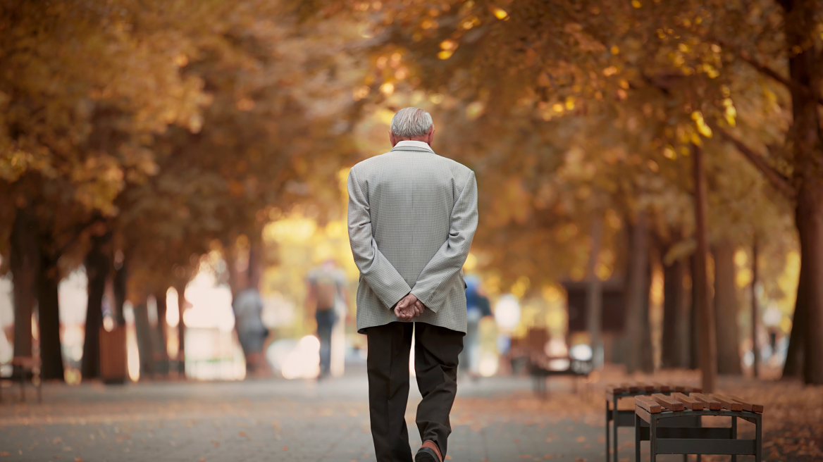 Έρευνα: Με 10 λεπτά περπάτημα τη μέρα ένας 85χρονος μπορεί να παρατείνει τη ζωή του