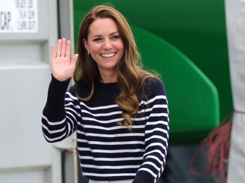 Η Kate Middleton με λευκό σοφιστικέ σορτς και μαρινιέρα έκανε το τέλειο sailors look