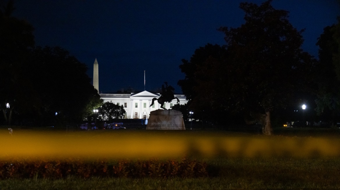 ΗΠΑ: Δύο νεκροί από το χτύπημα κεραυνού στο πάρκο Λαφαγέτ απέναντι από τον Λευκό Οίκο