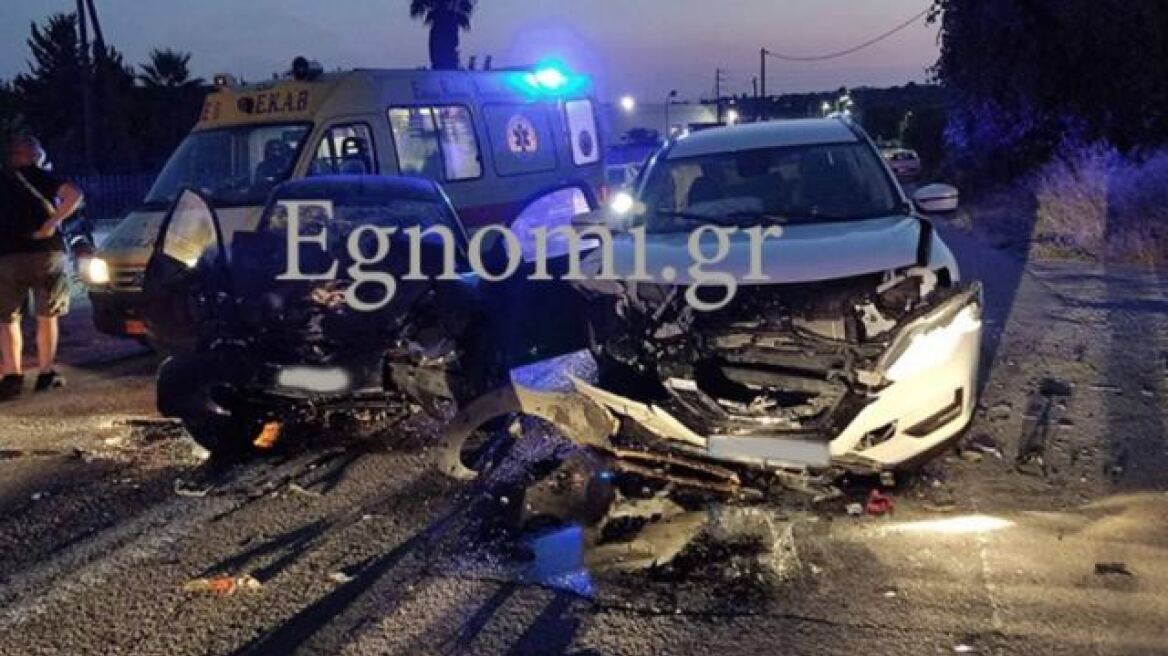 Χαλκίδα: Μετωπική σύγκρουση αυτοκινήτων – Τρεις τραυματίες, ένα παιδί ανάμεσά τους