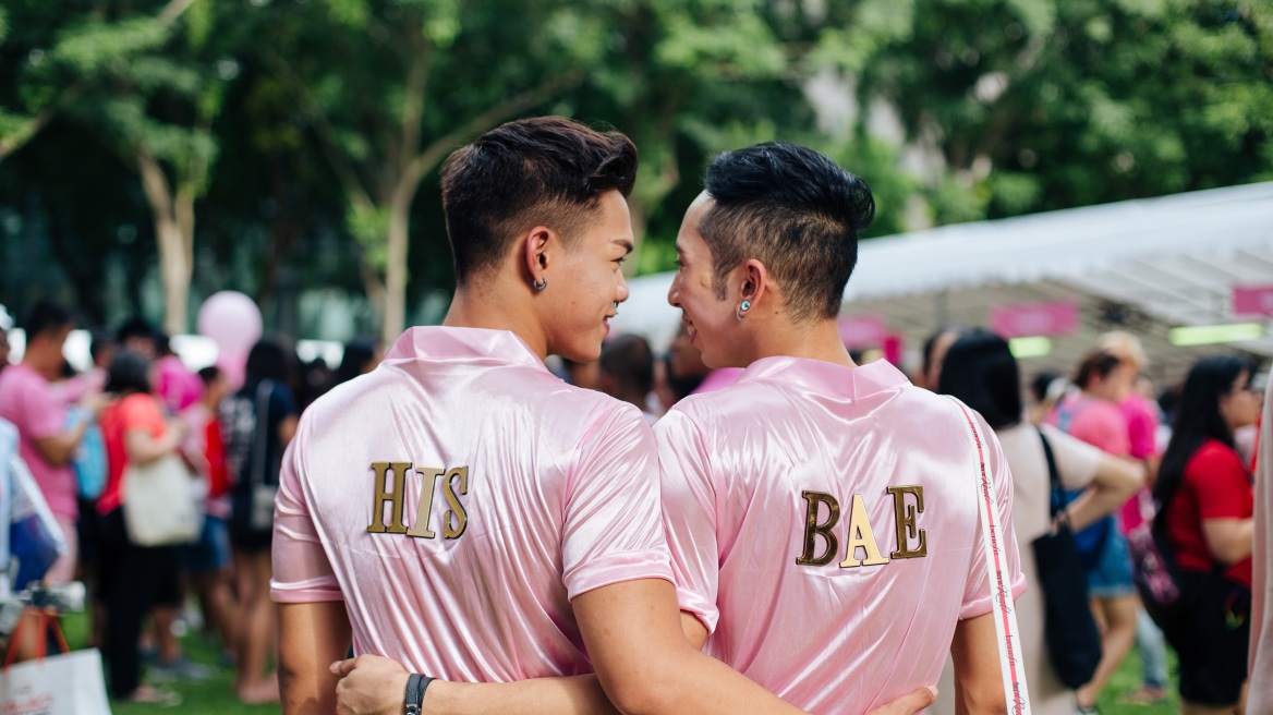 H Σιγκαπούρη αποποινικοποιεί το σeξ μεταξύ ομοφυλοφίλων