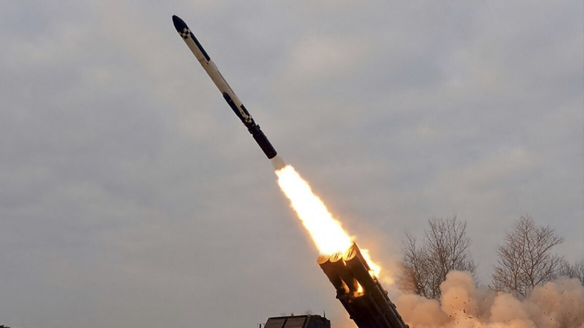 H Ιαπωνία εξετάζει την ανάπτυξη 1.000 πυραύλων ικανών να πλήξουν τη Βόρεια Κορέα και την Κίνα