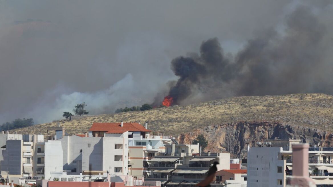 Φωτιά στη Χαλκίδα κοντά στο νοσοκομείο