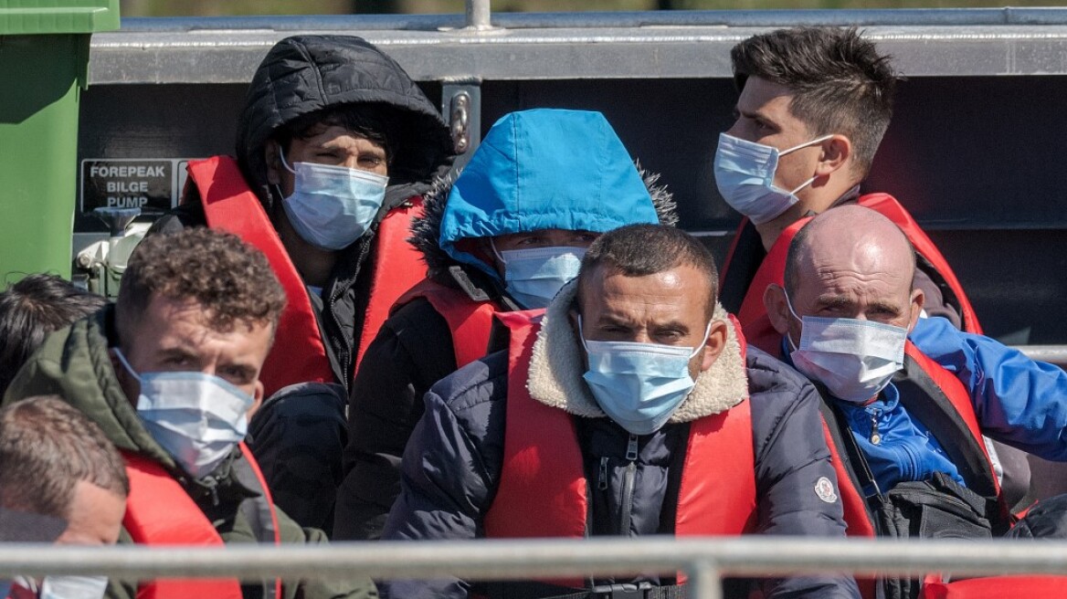 Το Λονδίνο θα συνεργαστεί με τα Τίρανα για την απέλαση Αλβανών μεταναστών που διαπλέουν τη Μάγχη