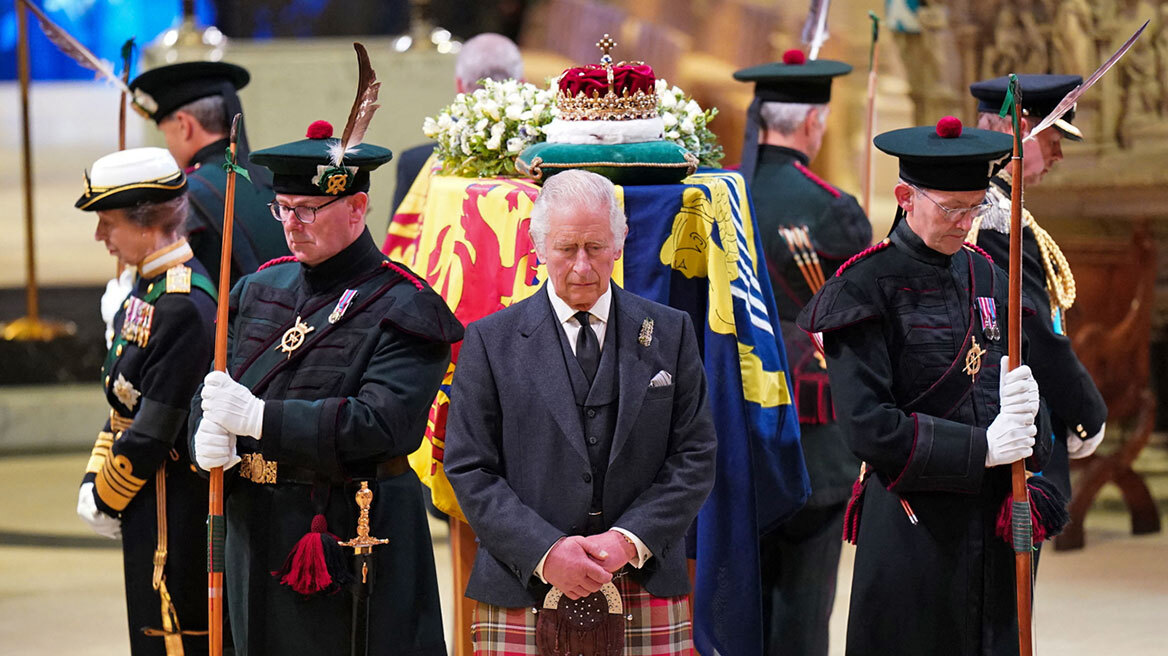 Βασίλισσα Ελισάβετ: Πυρετός προετοιμασιών για την κηδεία της – Παρασκήνιο με την πρόσκληση του Χουάν Κάρλος