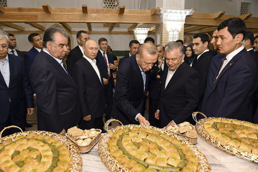 Σύνοδος κορυφής στο Ουζμπεκιστάν: Τα κρίσιμα τετ-α-τετ και η επιθυμία Ερντογάν που έπεσε στο κενό