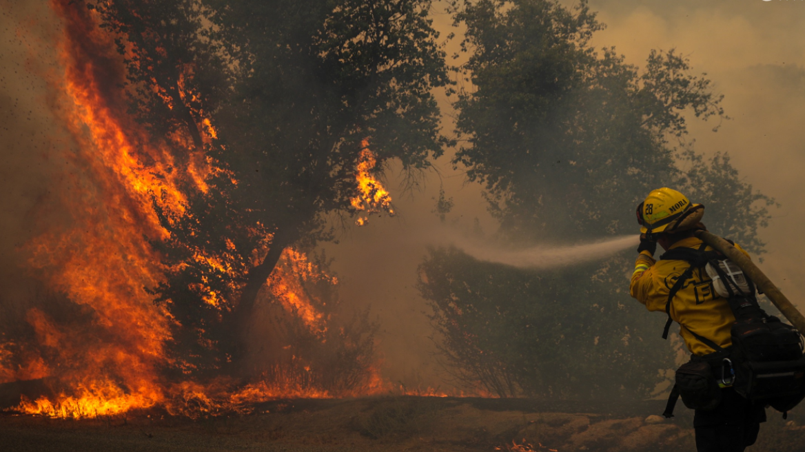 ΗΠΑ: Η Καλιφόρνια, που σαρώνεται από τις φλόγες, αντιμέτωπη με απειλή πλημμυρών