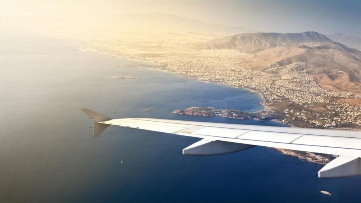 Αναγκαστική προσγείωση στη Θεσσαλονίκη για πτήση από Λονδίνο προς Πάφο λόγω… φασαρίας από 22χρονο