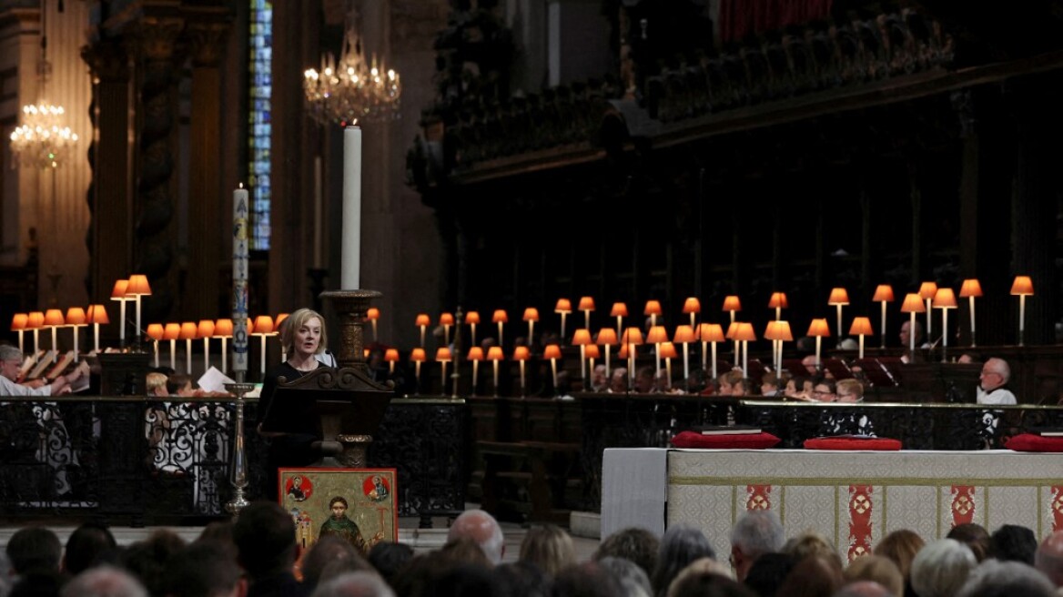 Βρετανία: Αυτός είναι ο «νέος» εθνικός ύμνος – Ακούστηκε στον ναό του Αγίου Παύλου, παρουσία της Λιζ Τρας