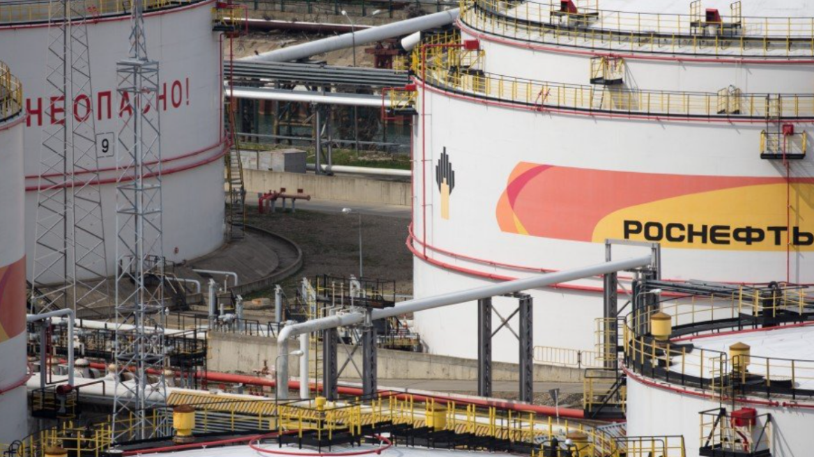 Ινδονησία: Η Τζακάρτα εξετάζει το ενδεχόμενο να αγοράσει ρωσικό πετρέλαιο