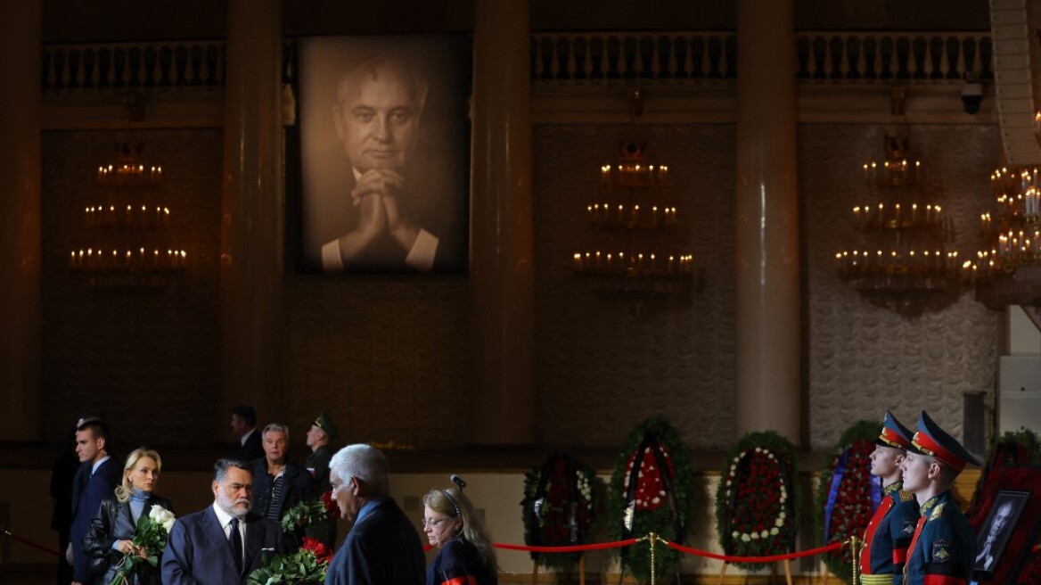Κηδεία Γκορμπατσόφ: Ηχηρή η απουσία Πούτιν, ηχηρή όμως και η παρουσία Μεντβέντεφ