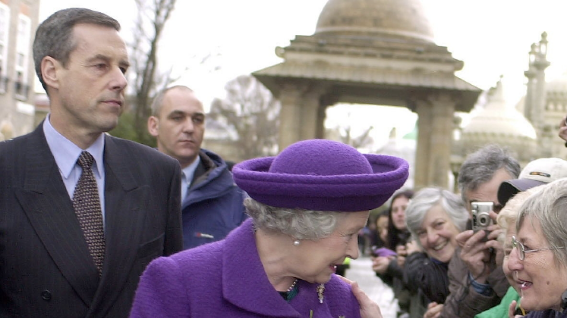 Πέθανε η βασίλισσα Ελισάβετ: Η αστεία ιστορία για τον τουρίστα που ρώτησε την Ελισάβετ αν γνωρίζει τη… βασίλισσα (βίντεο)