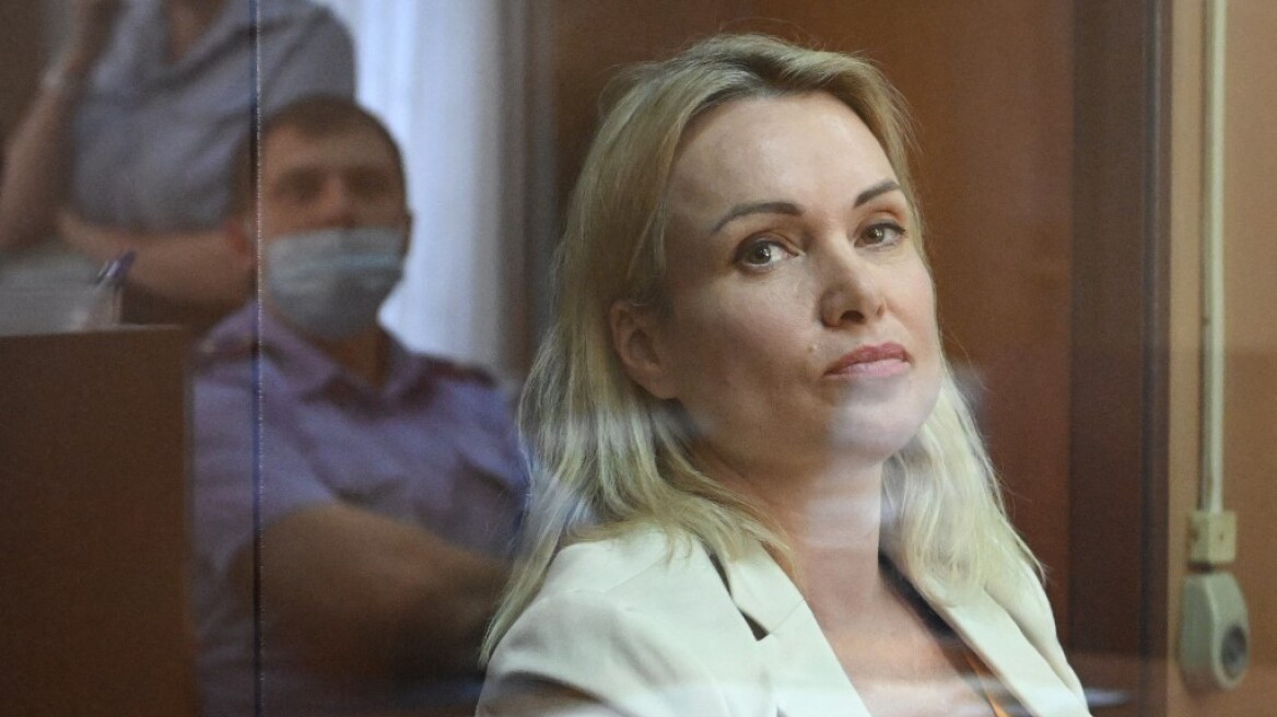 Μαρίνα Οβσιάνικοβα: Η Ρωσίδα δημοσιογράφος επιβεβαίωσε ότι διέφυγε από την κατ’ οίκον κράτηση
