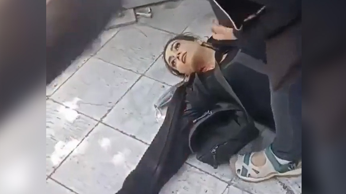 Ιράν: Ακτιβιστές δείχνουν βίντεο με γυναίκα που πυροβολήθηκε στο κεφάλι σε διαδήλωση