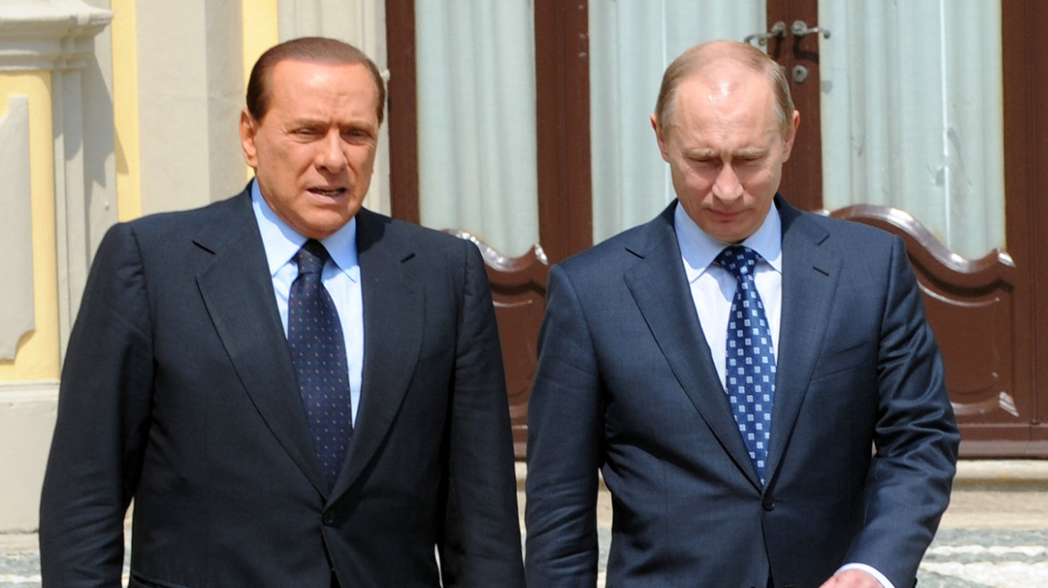 Κομισιόν: Η βότκα που έστειλε δώρο ο Πούτιν στον Μπερλουσκόνι παραβιάζει τις κυρώσεις κατά της Ρωσίας