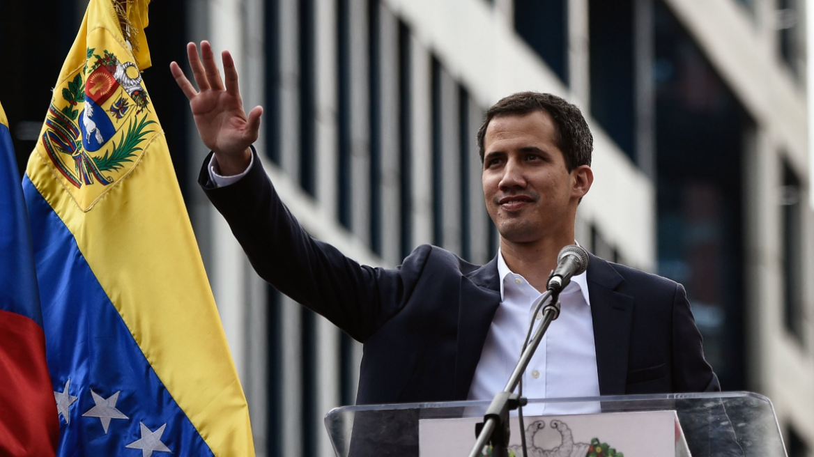Βενεζουέλα: Η αντιπολίτευση εξετάζει το ενδεχόμενο διάλυσης της «μεταβατικής κυβέρνησης» του Γκουαϊδό