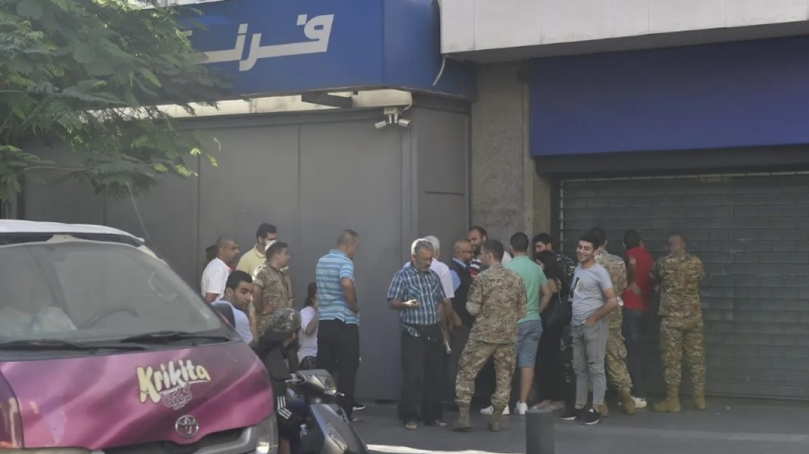Λίβανος: Πατέρας μπήκε σε τράπεζα, ζητώντας μεταφορά χρημάτων στον γιο του, στην Ουκρανία