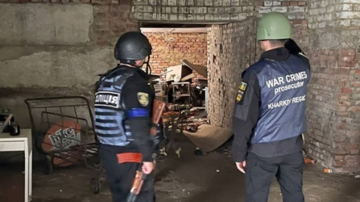 Ουκρανία: Ρωσικό θάλαμο βασανιστηρίων ανακάλυψαν Ουκρανοί σε απελευθερωμένο χωριό του Χαρκόβου – Βίντεο
