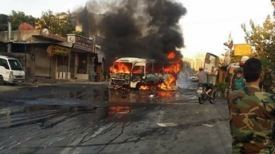 Συρία: Βομβιστική επίθεση σε στρατιωτικό λεωφορείο – Σκοτώθηκαν 18 στρατιώτες