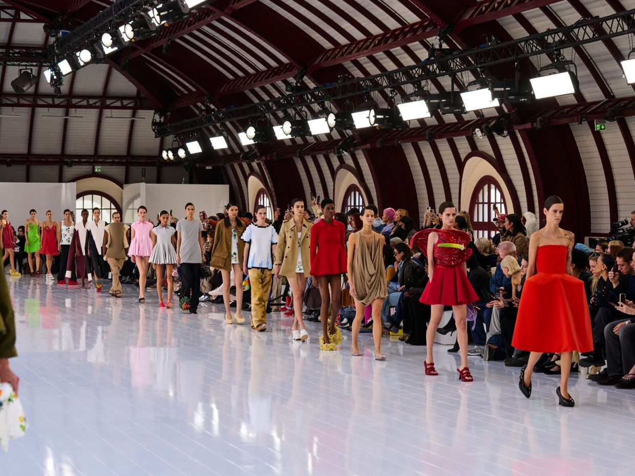 Η Εβδομάδα Μόδας στο Παρίσι ανέδειξε ήδη τις 5 κορυφαίες τάσεις που μπορείς να φοράς από τώρα