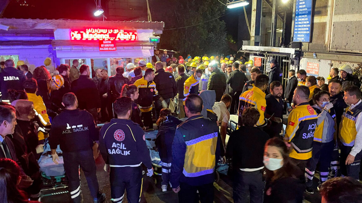 Τουρκία: 28 οι νεκροί από την έκρηξη στο ορυχείο – 15 οι εγκλωβισμένοι