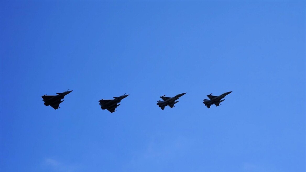 Άσκηση «EUNOMIA 2022»: Δύο γαλλικά Rafale και έξι ελληνικά F-16 πέταξαν στην Κύπρο