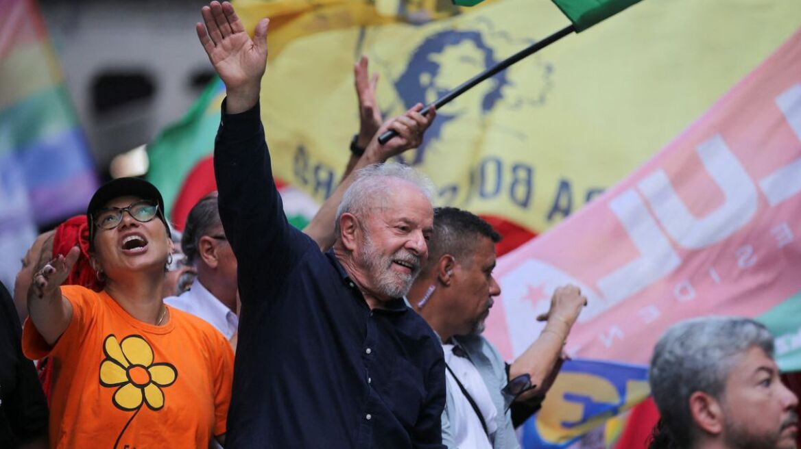 Βραζιλία: Στην τελική ευθεία ενόψει 2ου γύρου των εκλογών, ο Μπολσονάρου χάνει ξανά έδαφος έναντι του Λούλα