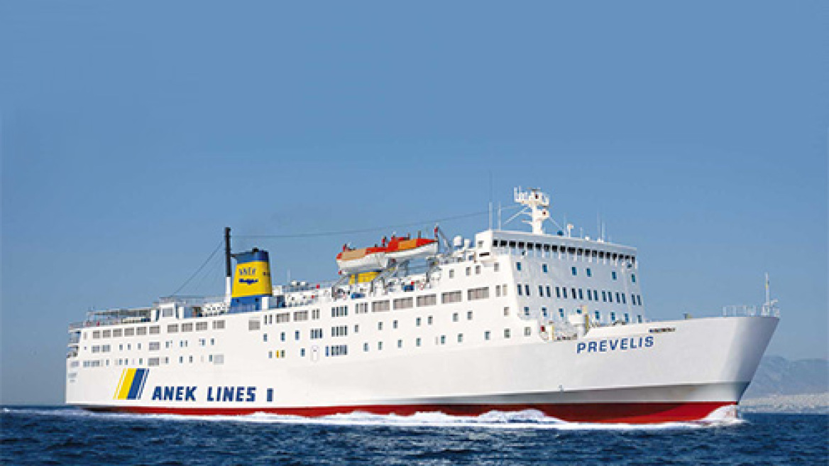 Πλοίο «Πρέβελης»: Ταλαιπωρία για 400 επιβάτες – Έσπασε η μια από τις άγκυρες