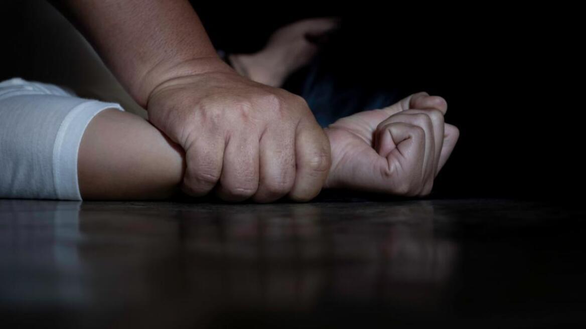 Νίκαια: Συγκλονίζει ο άνδρας που έσωσε την 20χρονη από το «δράκο» – «Άμα την αφήσω θα πεθάνει»