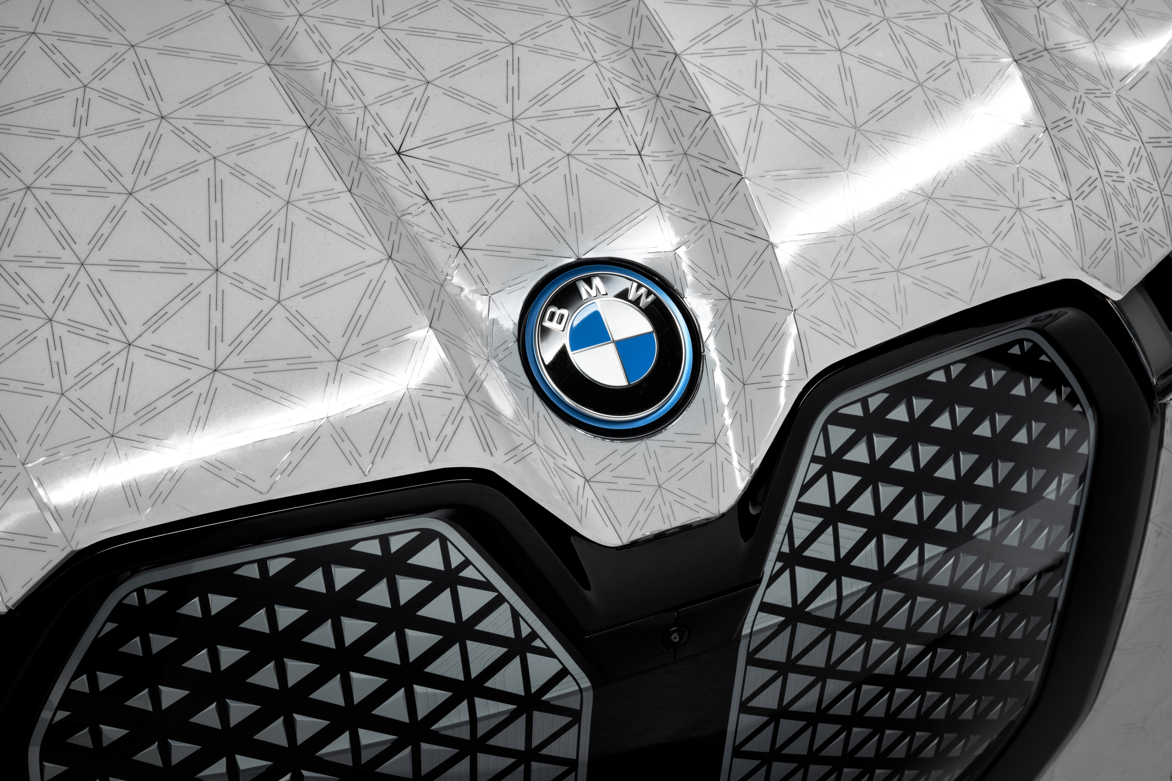 Η BMW iX Flow στη λίστα με τις καλύτερες εφευρέσεις του TIME για το 2022