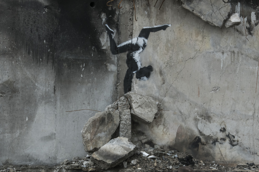 Πόλεμος στην Ουκρανία: Επτά νέα έργα του Banksy σε ερείπια βομβαρδισμένων κτιρίων – Δείτε φωτογραφίες