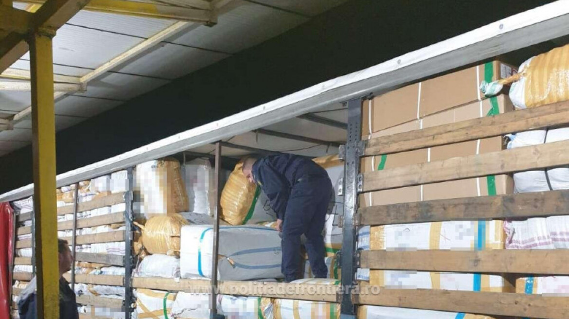 Ρουμανία: Εντόπισαν στα σύνορα παράτυπους μετανάστες μέσα σε φορτηγό που μετέφερε οξύ
