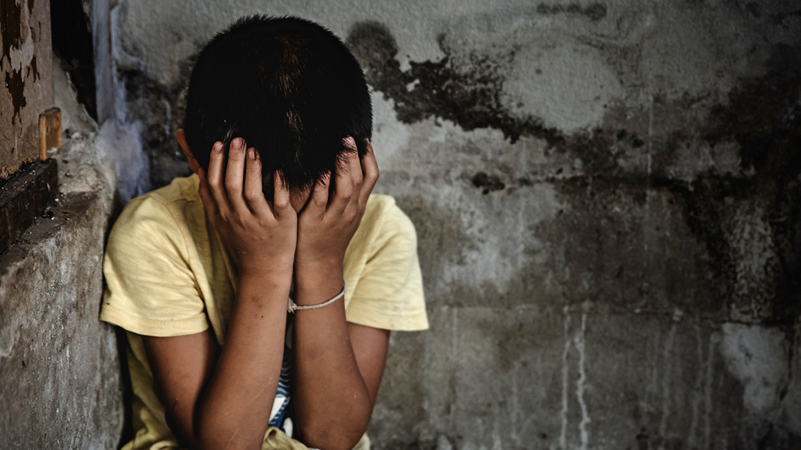 Λαυρεωτική: Ξεσπά η μητέρα του 13χρονου παρ’ ολίγον θύματος του παιδοβιαστή με το λευκό βαν – «Είναι επικίνδυνος»
