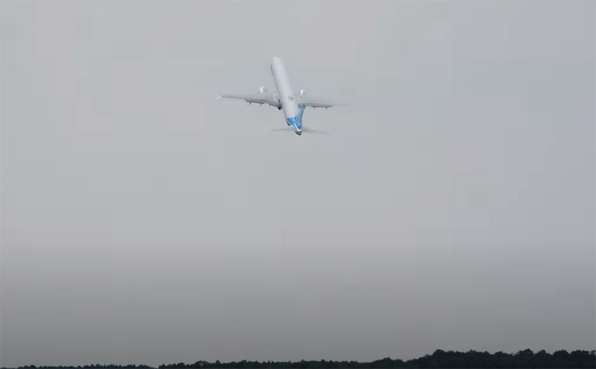 Αεροπλάνο στο Ηνωμένο Βασίλειο κάνει σχεδόν κάθετη απογείωση