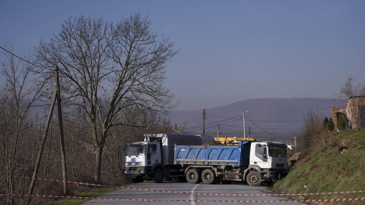 Κόσοβο: Νέα οδοφράγματα έστησαν οι Σέρβοι στη βόρεια Μιτρόβιτσα