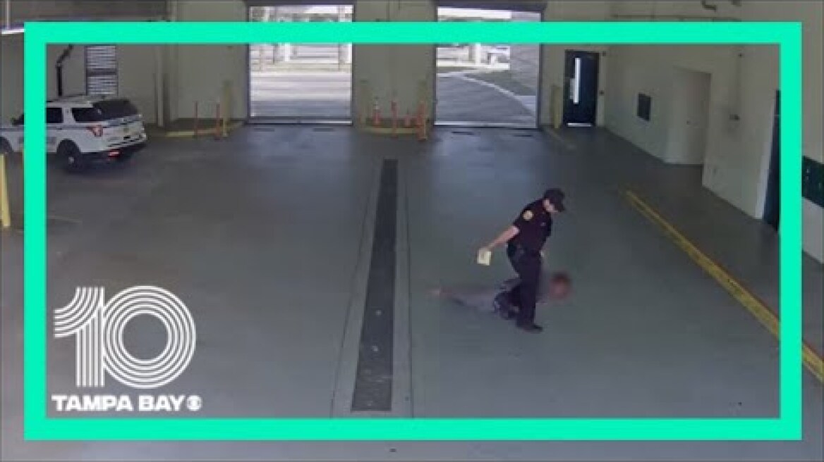 Αστυνομικός στις ΗΠΑ απολύθηκε γιατί έσυρε στο πάτωμα γυναίκα με χειροπέδες – Δείτε βίντεο