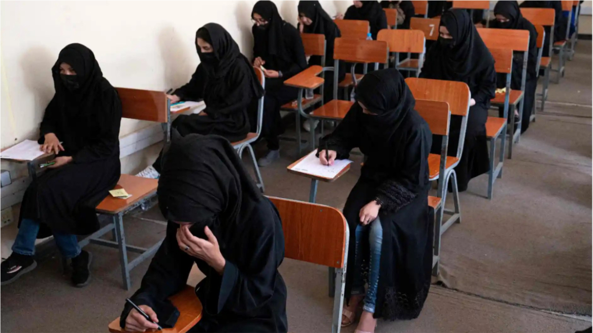 ΟΗΕ: Απαιτεί από τους Ταλιμπάν να ανακληθούν οι απαγορεύσεις στις γυναίκες να μορφώνονται και να εργάζονται