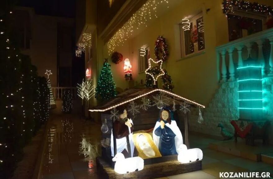 Κοζάνη: Σπίτι φωταγωγήθηκε με 10.000 λαμπιόνια