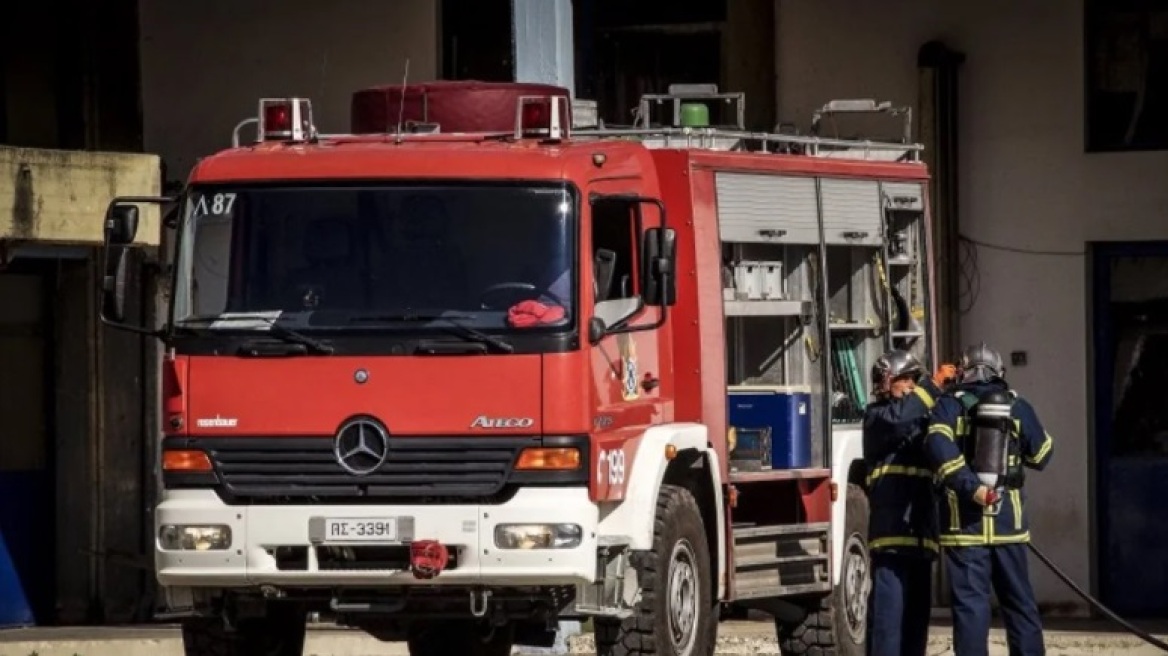 Θεσσαλονίκη: Φωτιά ξέσπασε σε σχολικό λεωφορείο