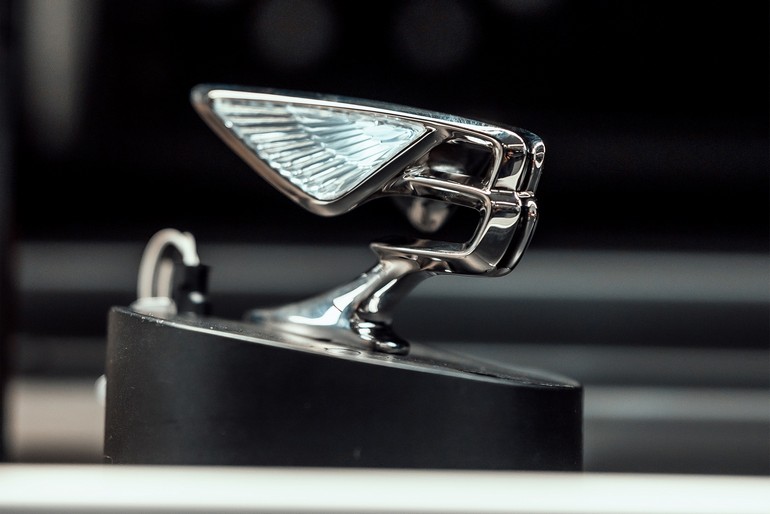 «Flying B»: Η έκτη γενιά του όρθιου συμβόλου στο καπό των Bentley