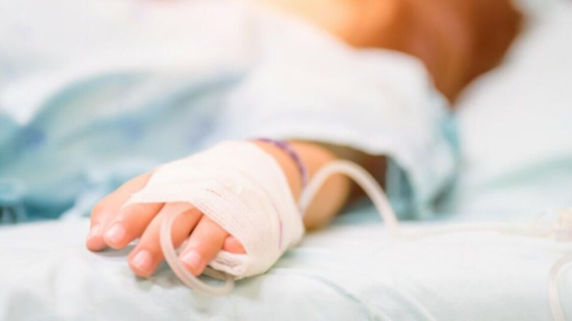 Διασωληνώθηκε κοριτσάκι 2,5 ετών με κορωνοϊό στο νοσοκομείο Κορίνθου