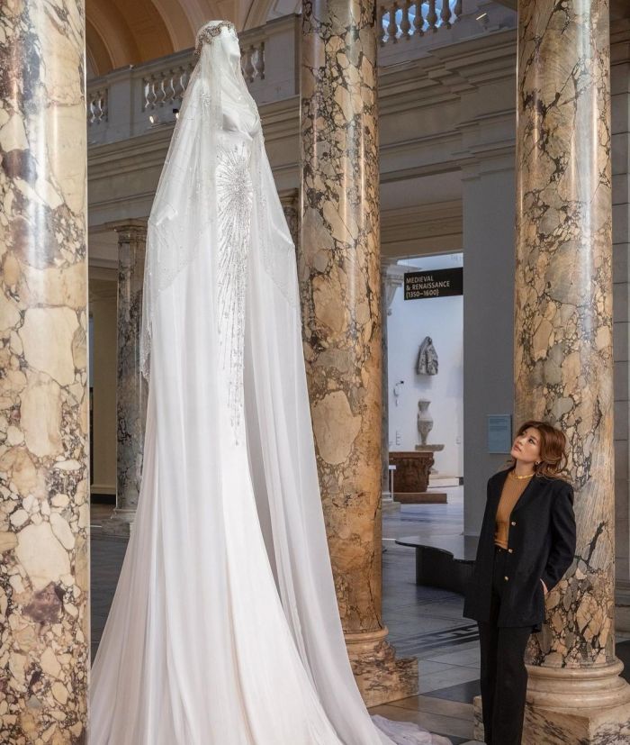 Το Victoria and Albert Museum κάνει το δικό του countdown με ένα 12 festive φόρεματα-έργα τέχνης