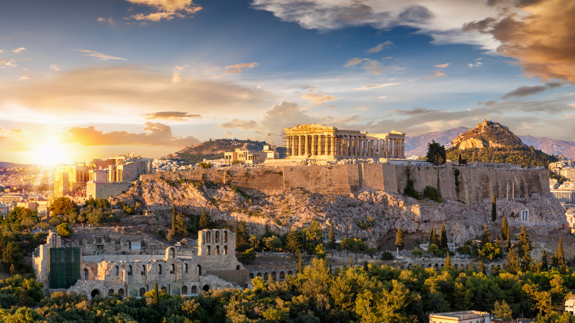 Wallpaper: «Η Ελληνική Αναγέννηση – Η Αθήνα απολαμβάνει τη μεταμόρφωσή της»