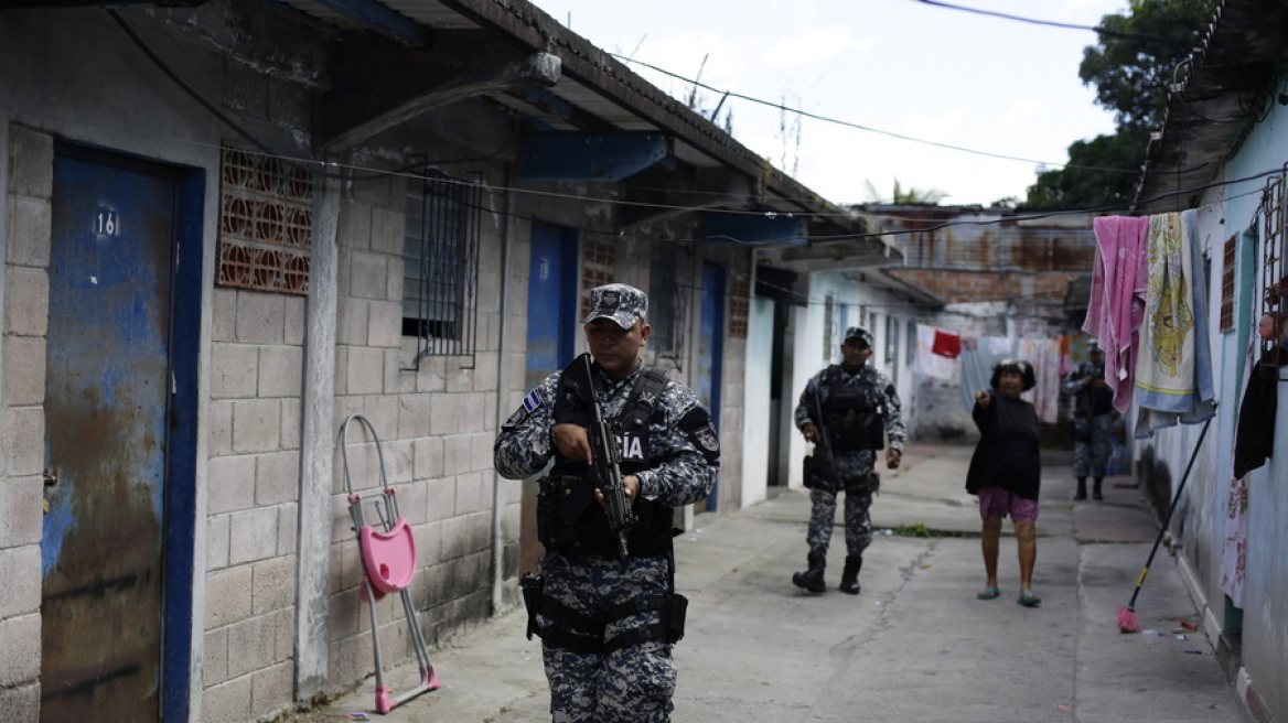 Ελ Σαλβαδόρ: Χιλιάδες στρατιώτες και αστυνομικούς έβγαλε στον δρόμο η κυβέρνηση κατά των συμμοριών