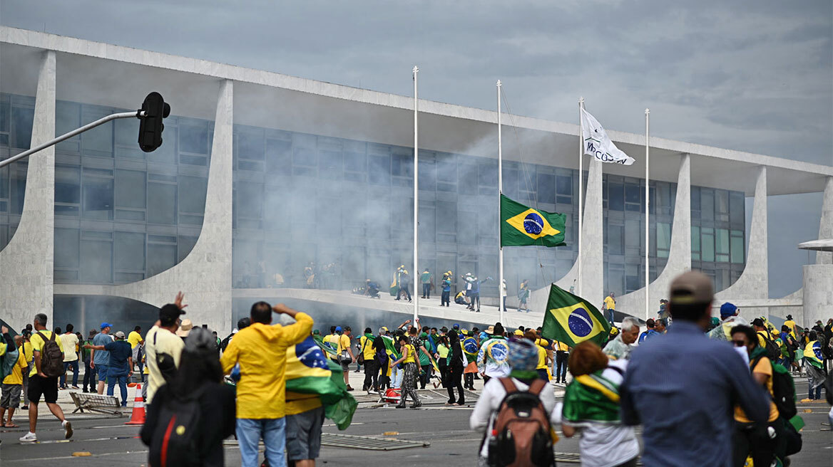 Βραζιλία: Ένας στους πέντε πολίτες εγκρίνει τις ταραχές στην Μπραζίλια – Στη φυλακή πάνω από 700 ύποπτοι