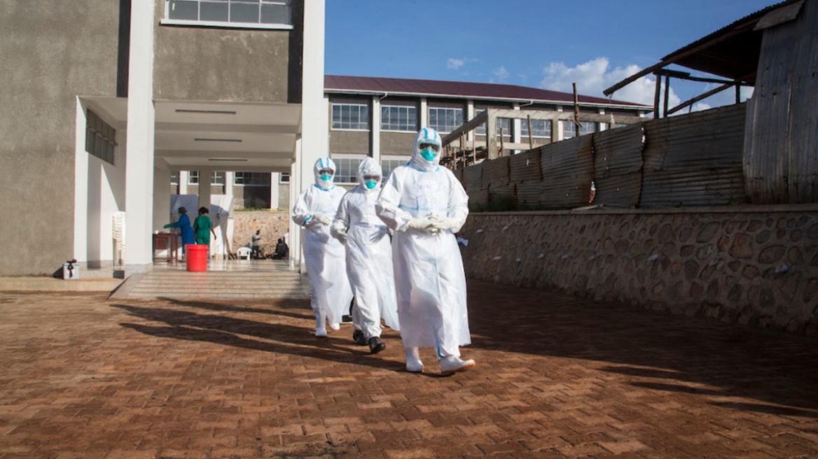 ΗΠΑ: Αίρουν τους περιορισμούς για τους ταξιδιώτες από την Ουγκάντα μετά το τέλος της επιδημίας του Έμπολα