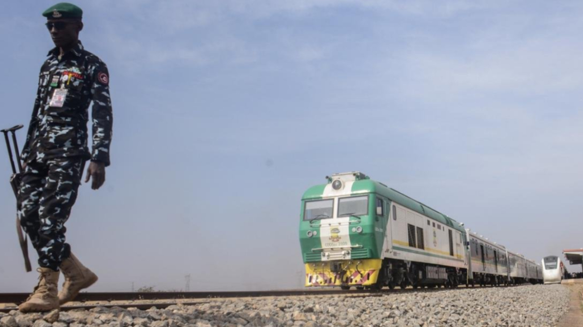 Νιγηρία: Ένοπλοι απαγάγουν πάνω από 30 ανθρώπους σε σιδηροδρομικό σταθμό