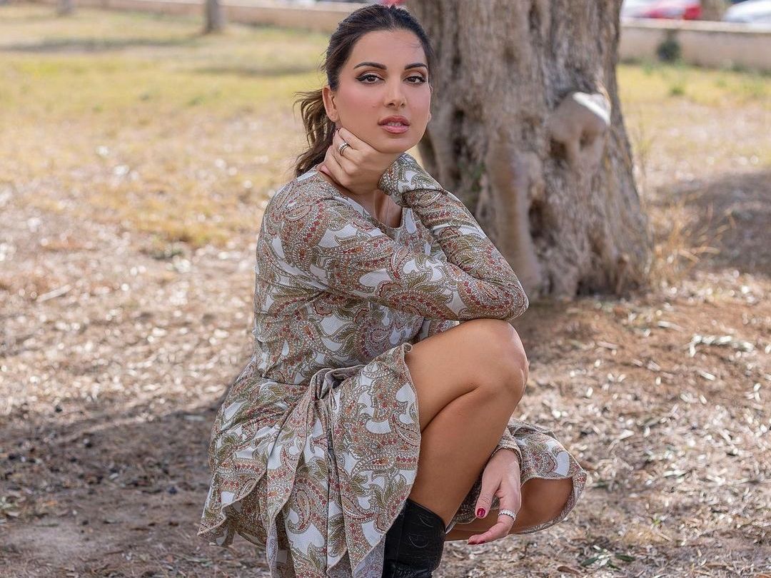 Maxi φόρεμα + μπότες: Η Σταματίνα Τσιμτσιλή επέλεξε τα μποτάκια που θα φορέσεις το 2023